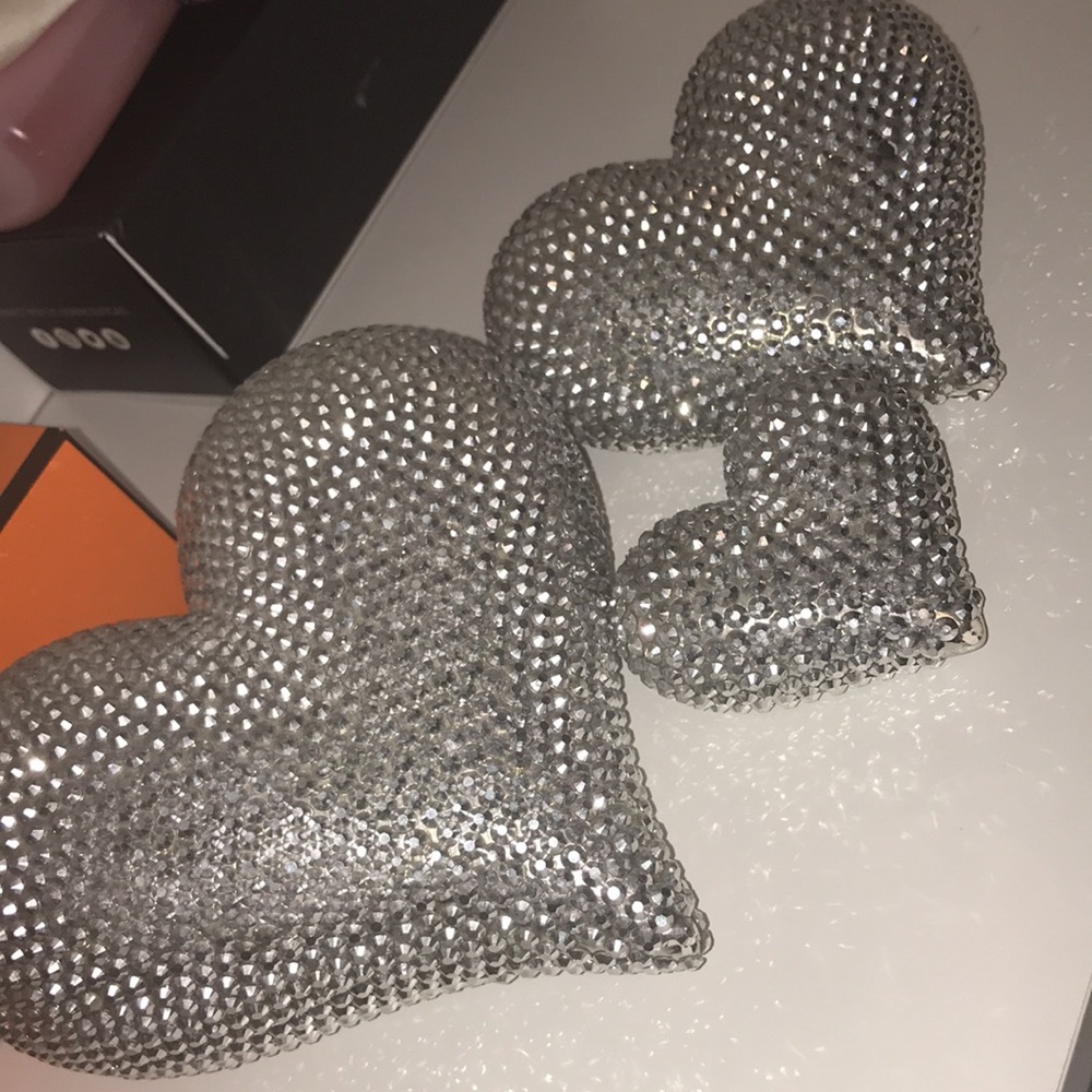 Awesome decor 3 crystal hearts representing 3 family members